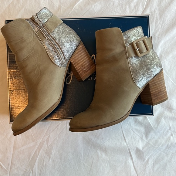 Seychelles “Pounce” Sparkly Gray Leather Booties. Worn one time indoors only. - Picture 7 of 14